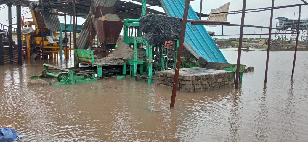 Mixer and conveyor at the Dhamra site plant surrounded by floodwater