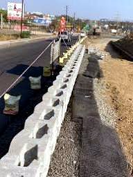 RE block wall under erection with soil reinforcement