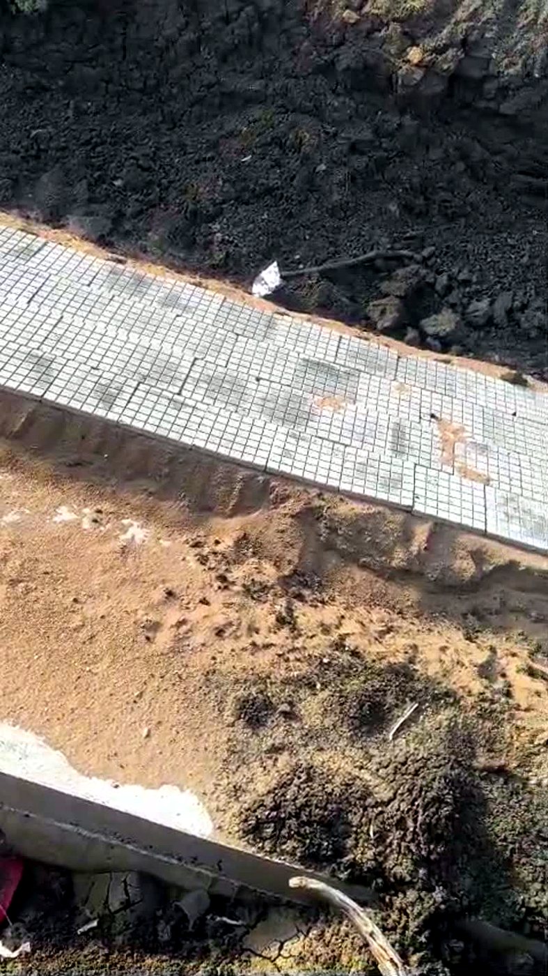 Tile run laid along a cable trench beside the duct